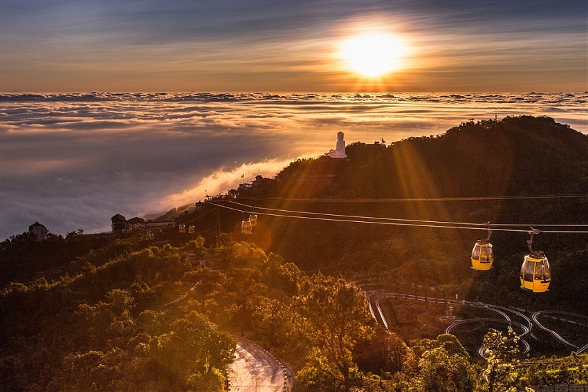El teleférico al puente dorado en Bana Hills